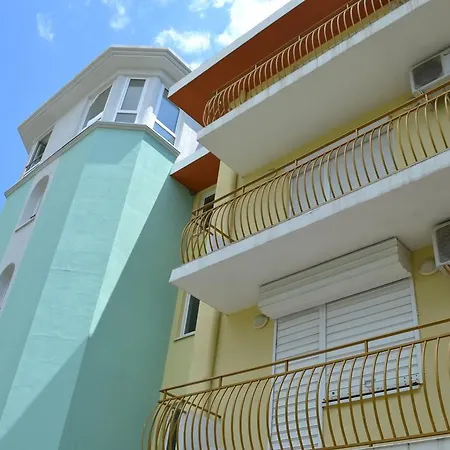 Apartament Forum *